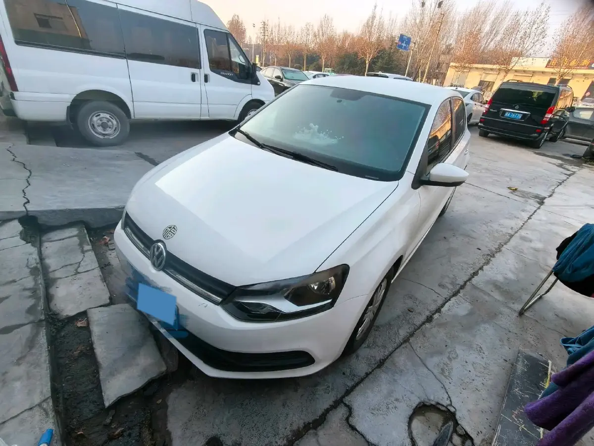 2016 Volkswagen Polo 1.4L 90HP L4 6AT