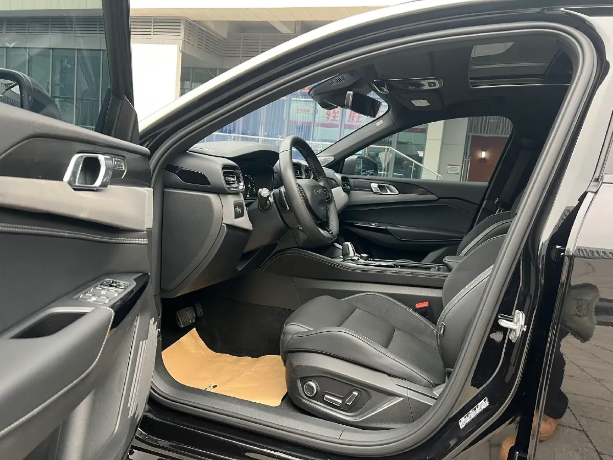 2022 LYNK&CO 02 Hatchback 2.0T 190HP L4 7DCT,autocango,china used car exporter,china ev exporter,chinese used car exporter,chinese used ev exporter