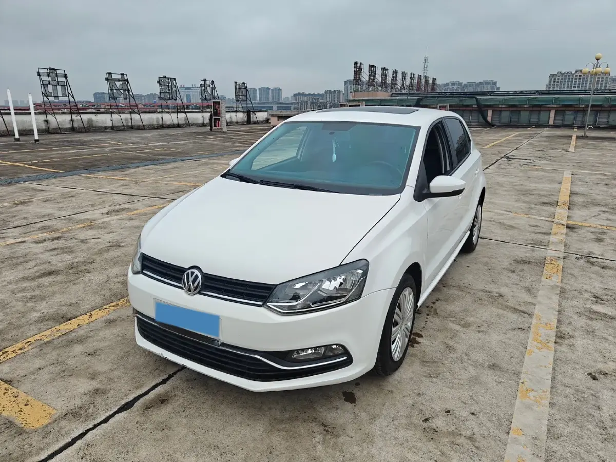2016 Volkswagen Polo 1.6L 110HP L4 6AT