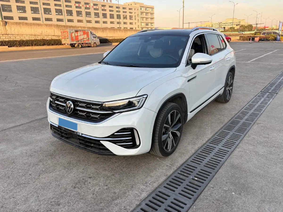 2023 Volkswagen Tayron 2.0T 220HP L4 7DCT