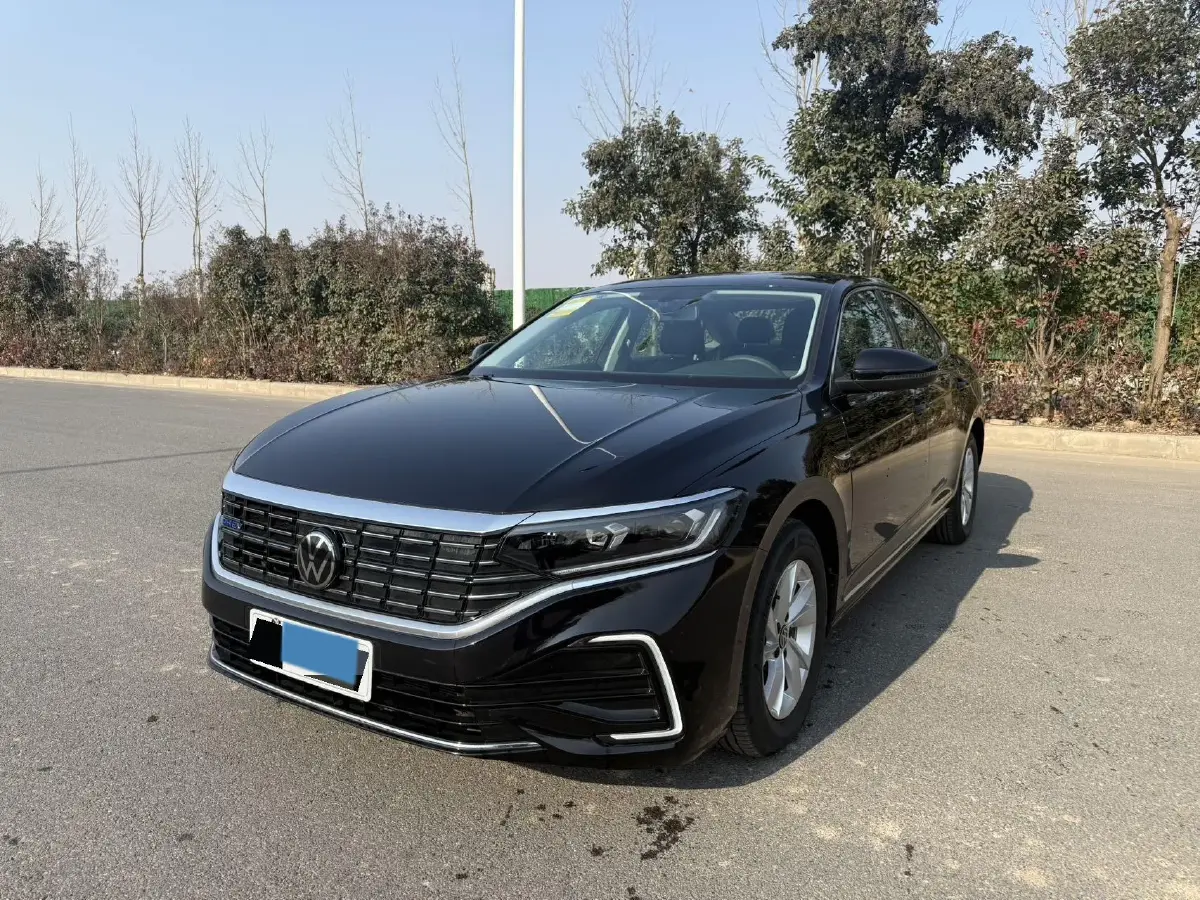 2025 Volkswagen Passat 1.4T 150HP L4 6DCT PHEV