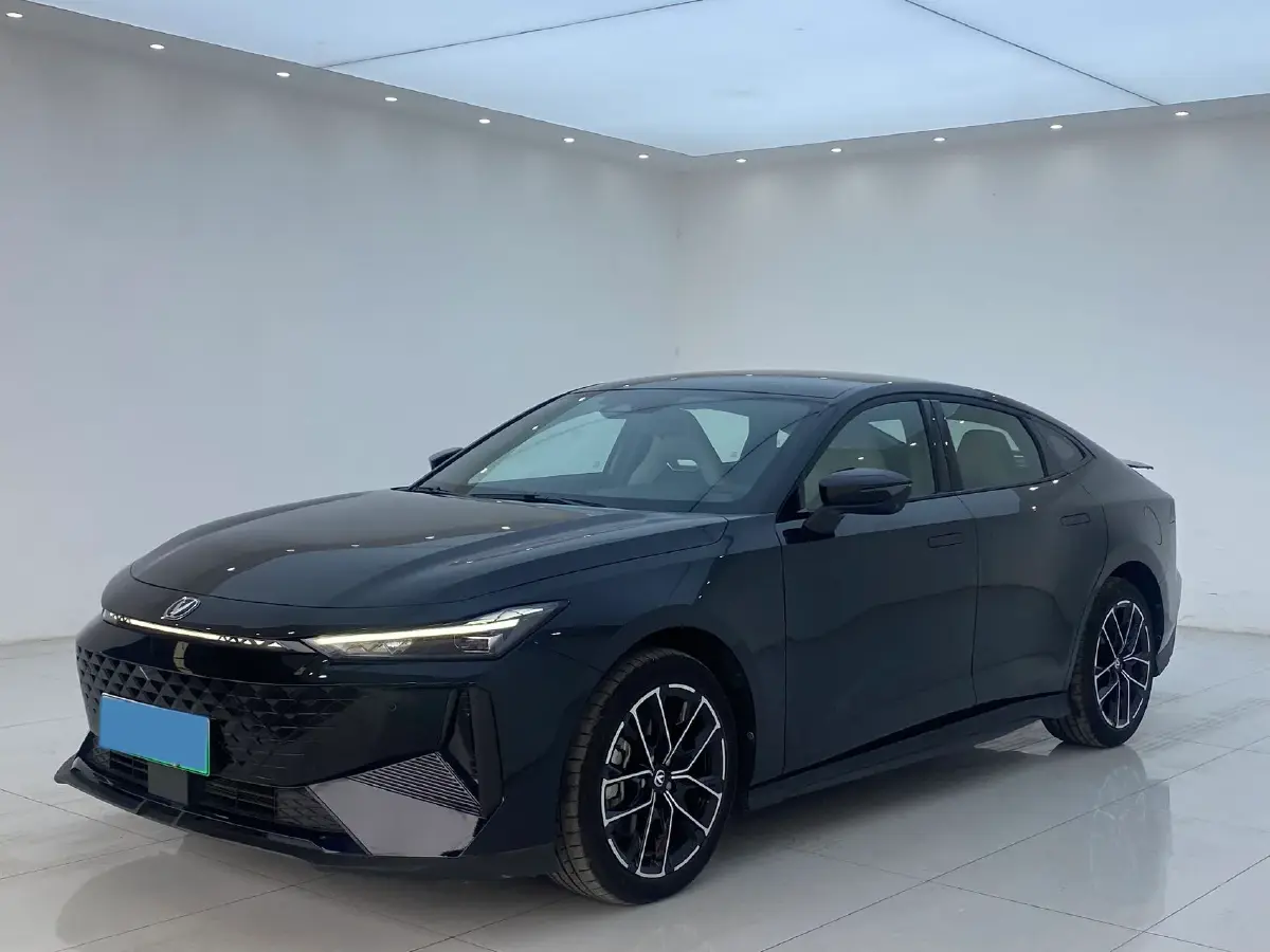 2024 ChangAn UNI-V iDD 1.5L 110HP L4 E-CVT PHEV 18.99KWH