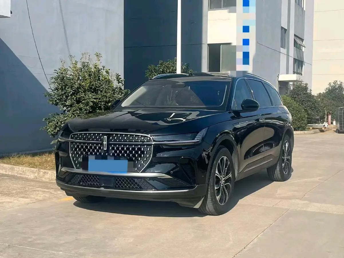 2023 Lincoln Nautilus 2.0T 261HP L4 8AT