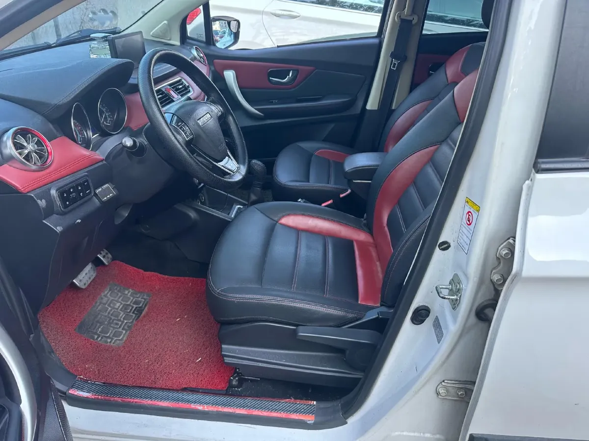 2015 Soueast V5 1.5L 120HP L4 5MT,autocango,china used car exporter,china ev exporter,chinese used car exporter,chinese used ev exporter