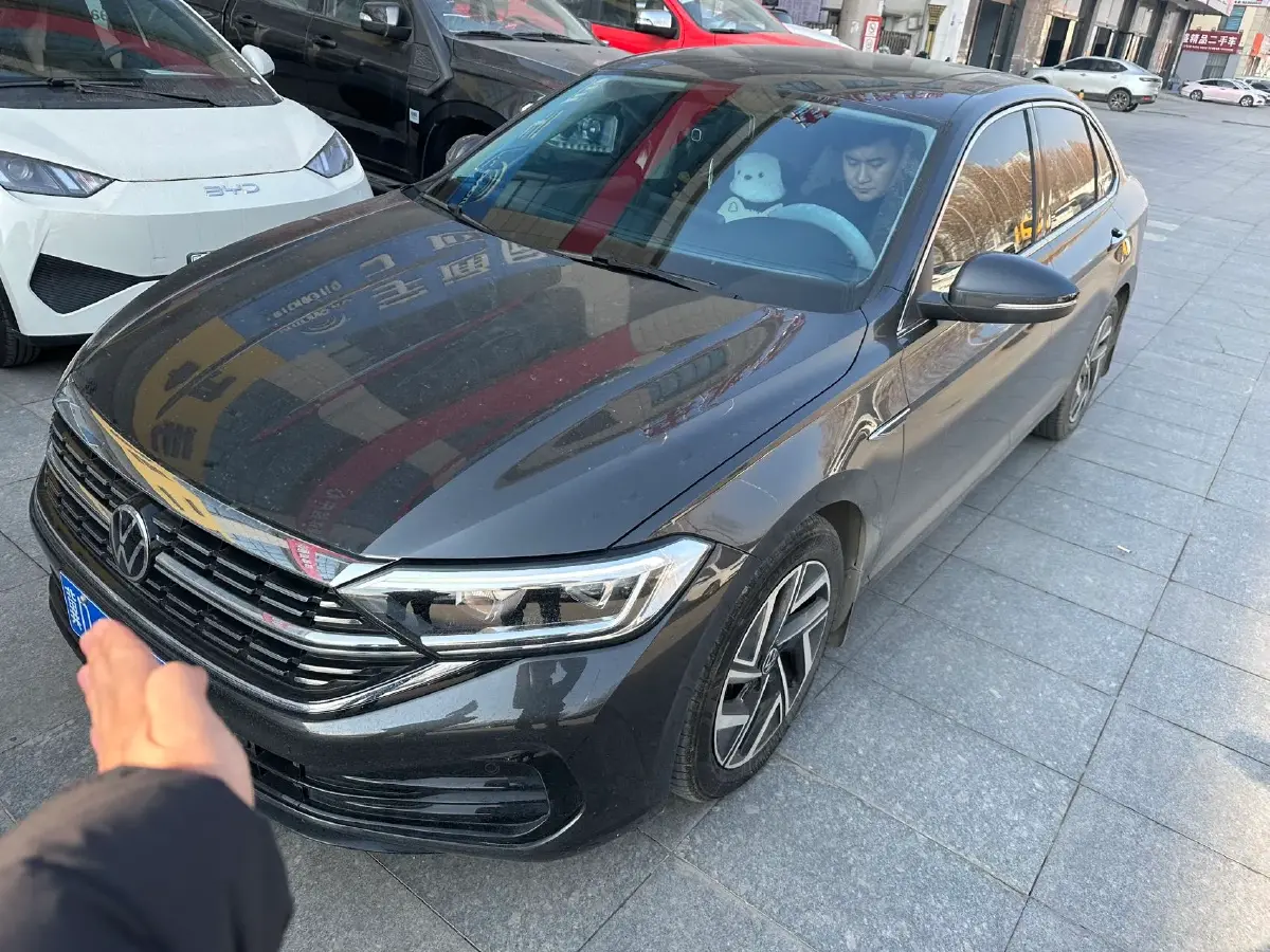 2025 Volkswagen Sagitar 1.5T 160HP L4 7DCT