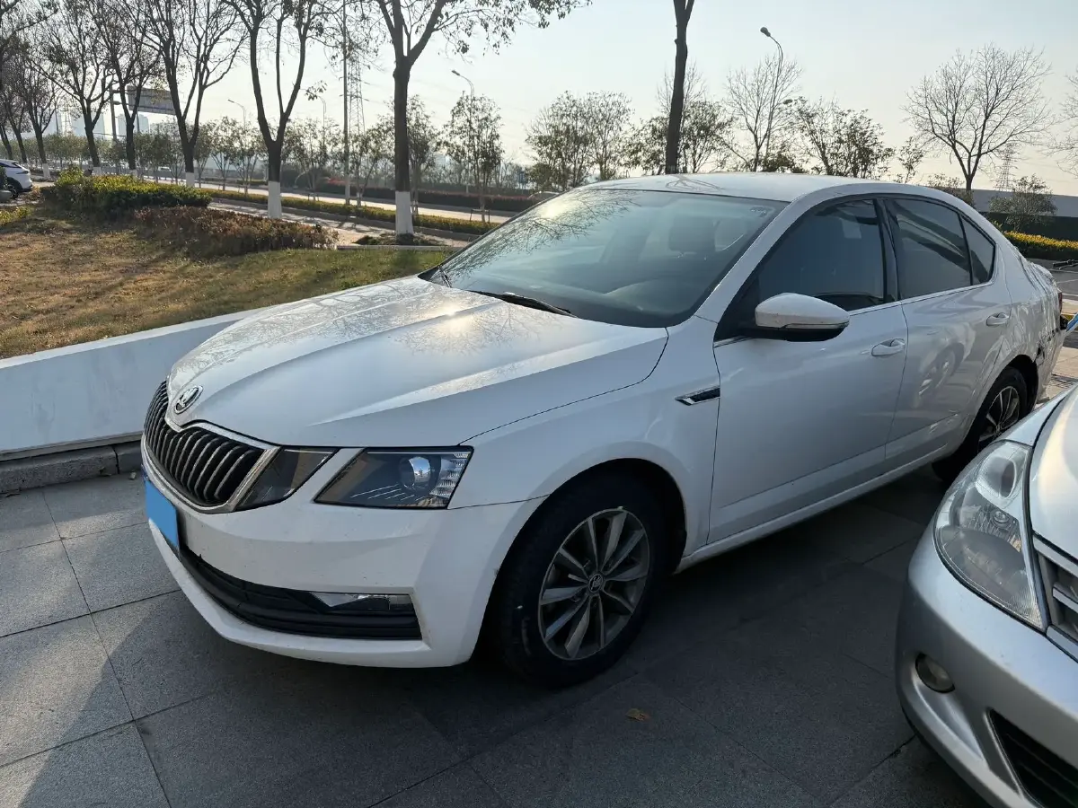 2020 Skoda Octavia 1.5L 113HP L4 6AT