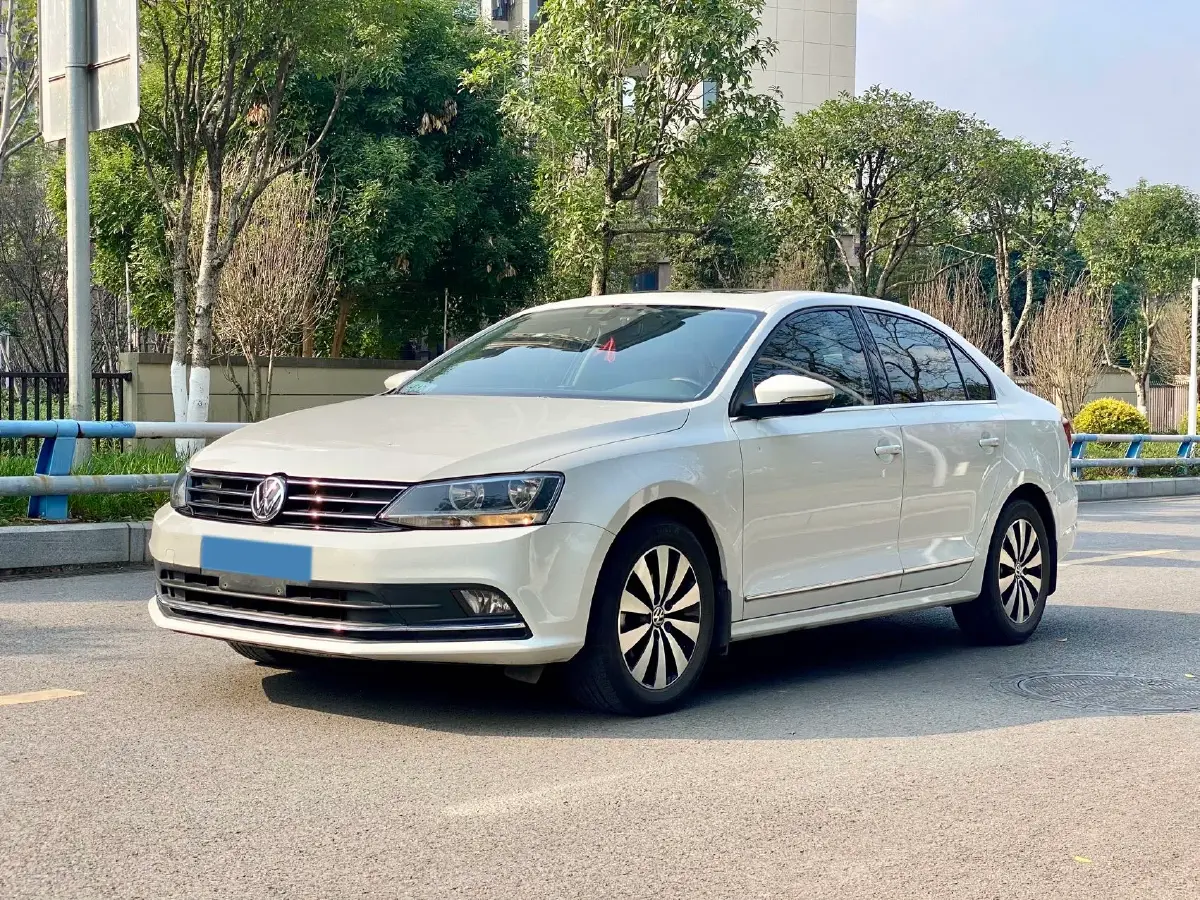 2018 Volkswagen Sagitar 1.2T 110HP L4 7DCT
