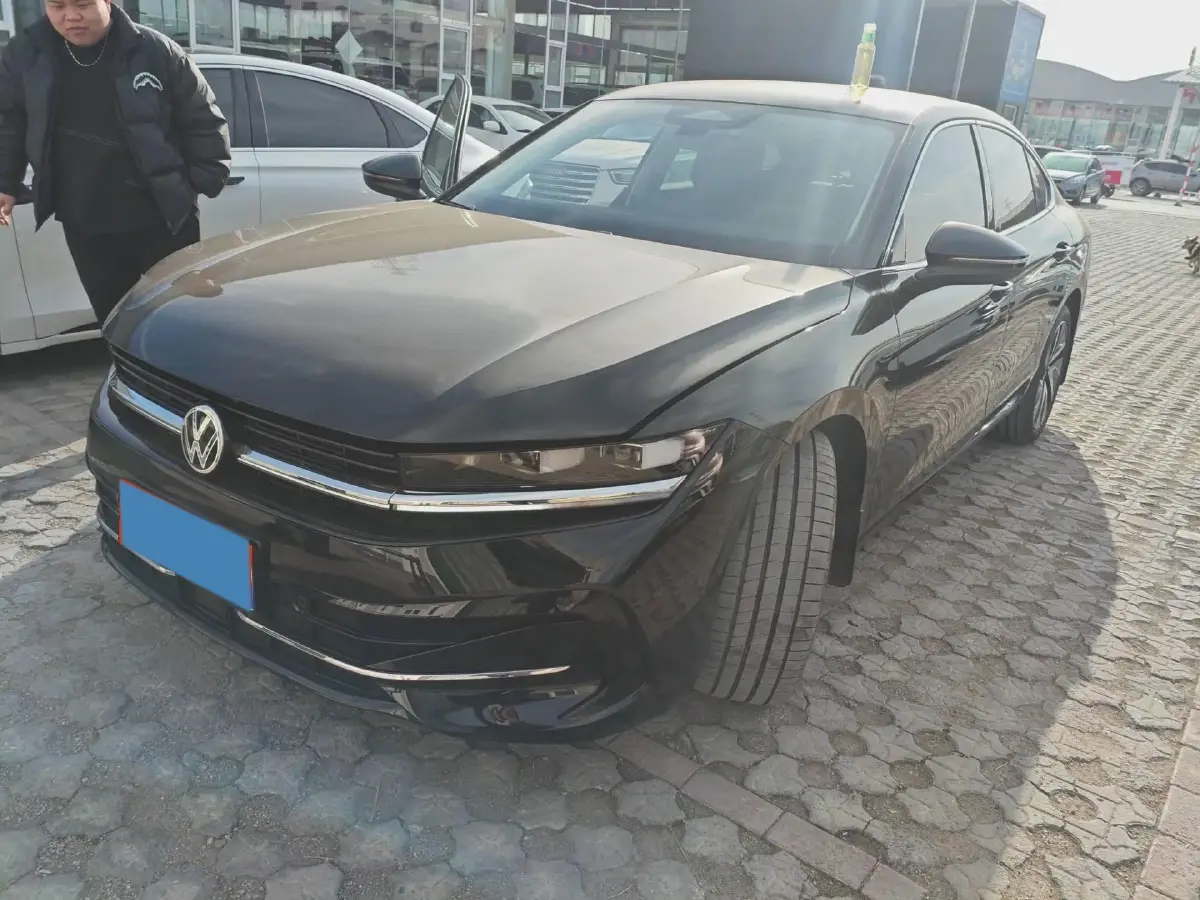 2024 Volkswagen Magotan 2.0T 220HP L4 7DCT