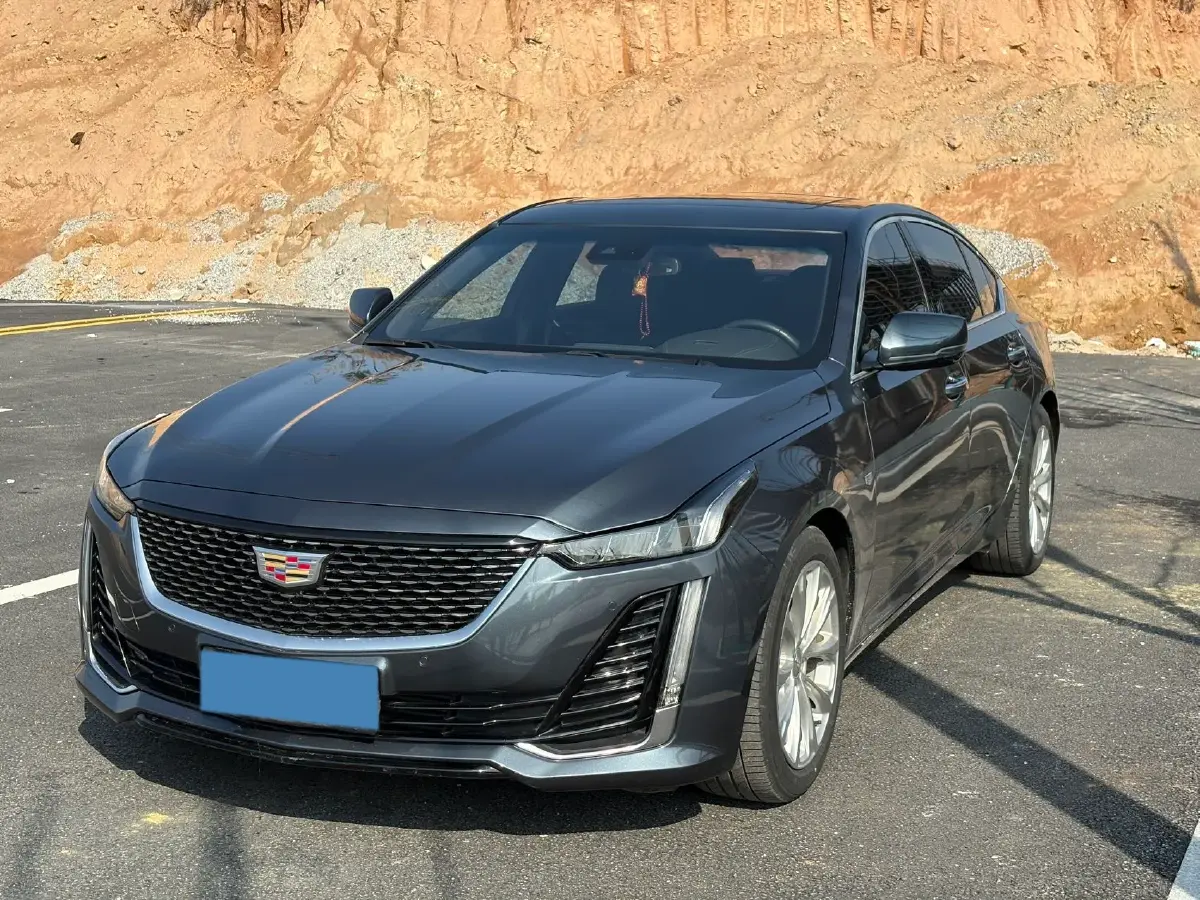 2022 Cadillac CT5 2.0T 237HP L4 10AT