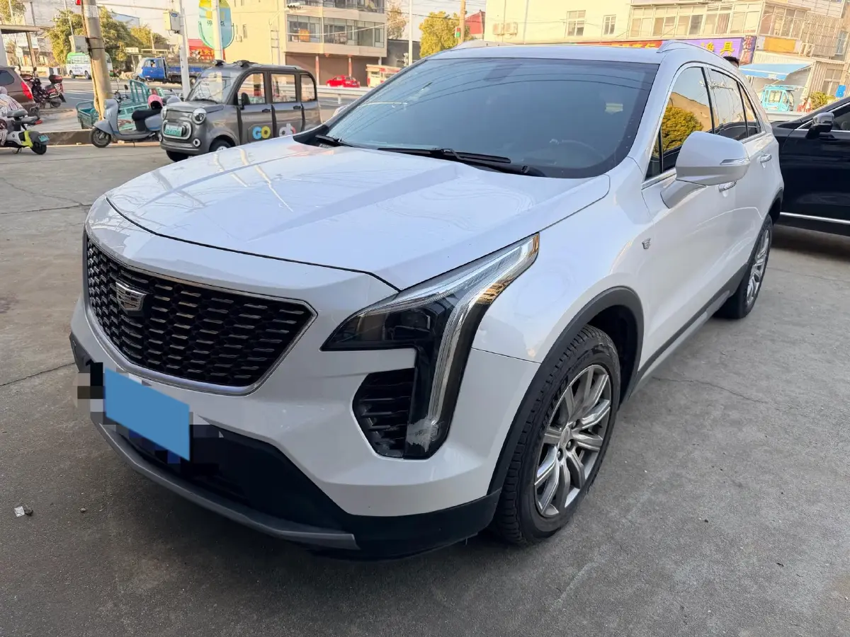 2018 Cadillac XT4 2.0T 241HP L4 9AT