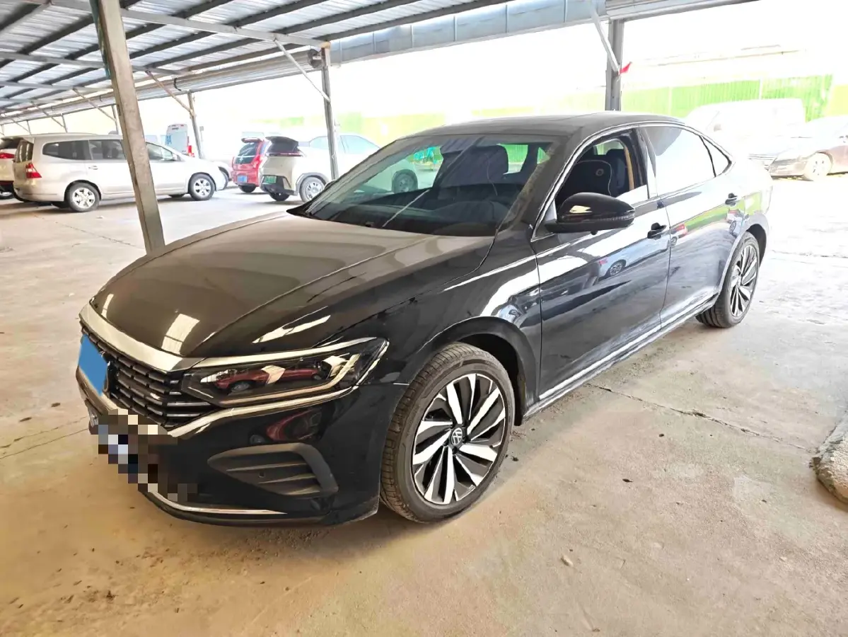 2025 Volkswagen Passat 2.0T 220HP L4 7DCT