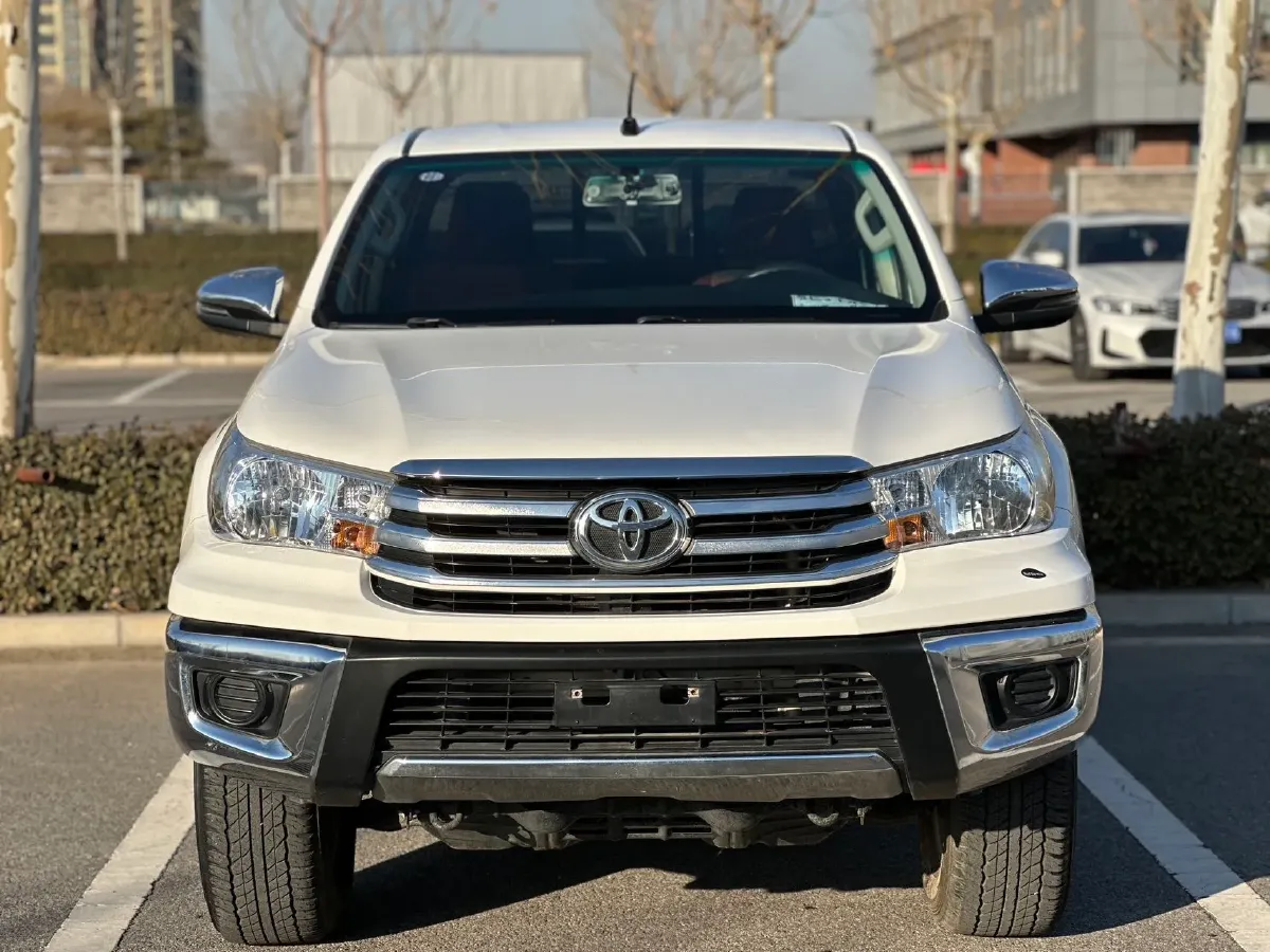 2011 Toyota Hiace 2.7L 154HP L4 5MT,autocango,china used car exporter,china ev exporter,chinese used car exporter,chinese used ev exporter