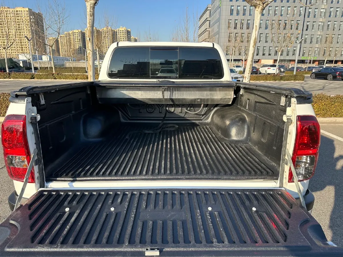 2011 Toyota Hiace 2.7L 154HP L4 5MT,autocango,china used car exporter,china ev exporter,chinese used car exporter,chinese used ev exporter