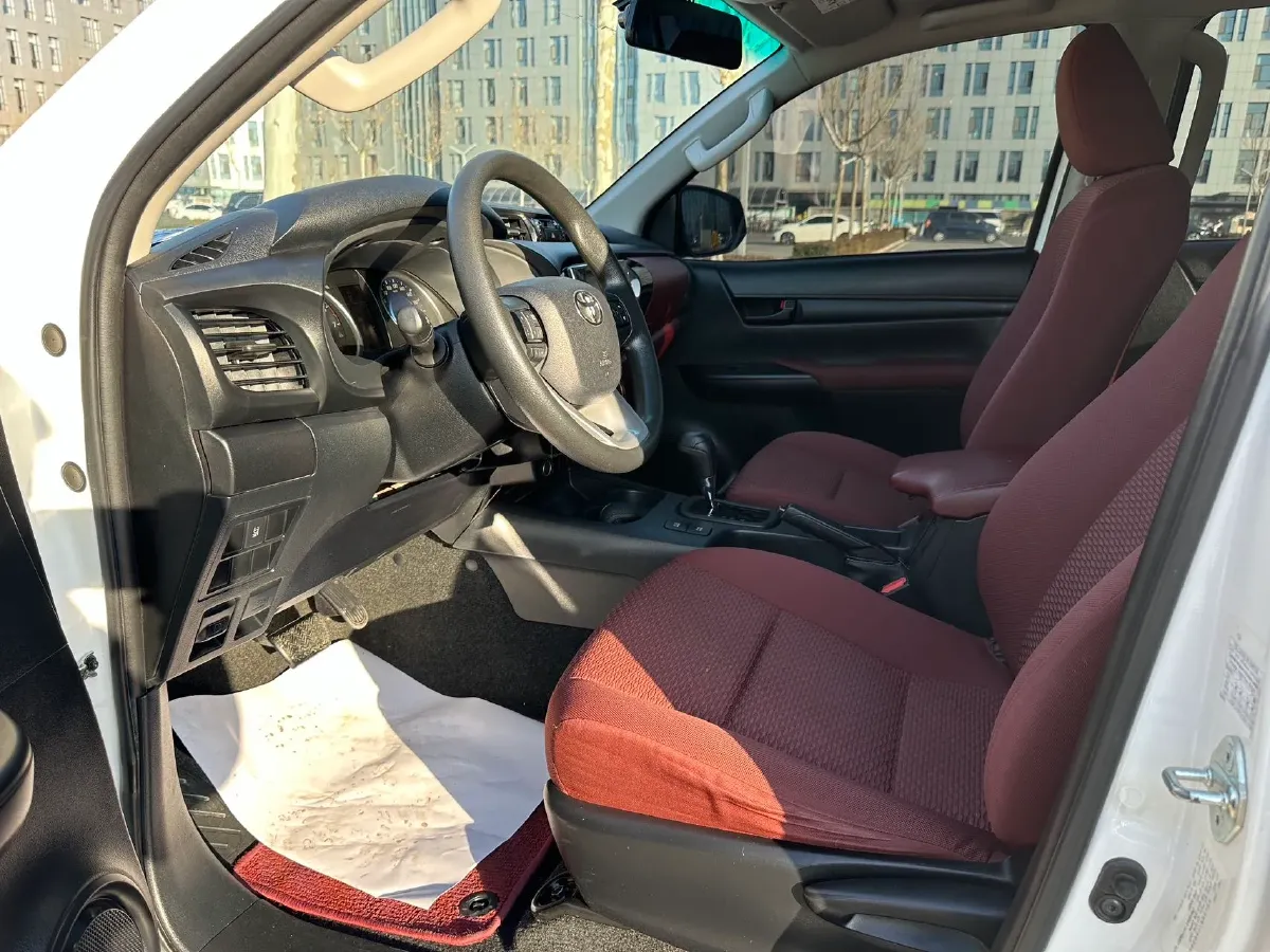 2011 Toyota Hiace 2.7L 154HP L4 5MT,autocango,china used car exporter,china ev exporter,chinese used car exporter,chinese used ev exporter