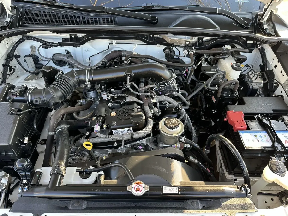 2011 Toyota Hiace 2.7L 154HP L4 5MT,autocango,china used car exporter,china ev exporter,chinese used car exporter,chinese used ev exporter