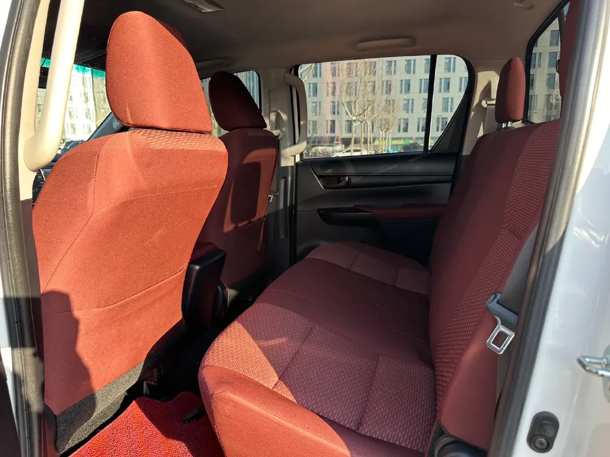 2011 Toyota Hiace 2.7L 154HP L4 5MT,autocango,china used car exporter,china ev exporter,chinese used car exporter,chinese used ev exporter