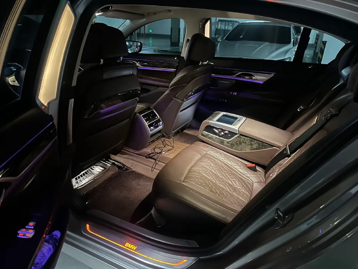 2021 BMW 7 Series 3.0T 340HP L6 8AT,autocango,china used car exporter,china ev exporter,chinese used car exporter,chinese used ev exporter