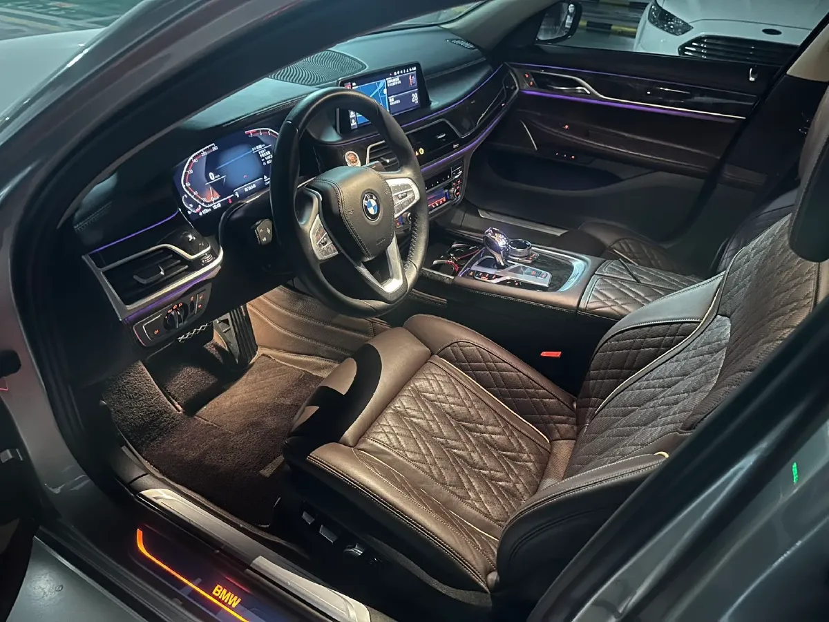 2021 BMW 7 Series 3.0T 340HP L6 8AT,autocango,china used car exporter,china ev exporter,chinese used car exporter,chinese used ev exporter