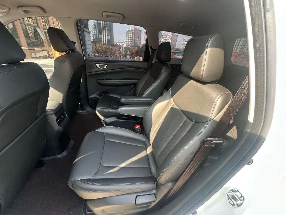 2022 WuLing JiaChen 1.5L 99HP L4 6MT,autocango,china used car exporter,china ev exporter,chinese used car exporter,chinese used ev exporter