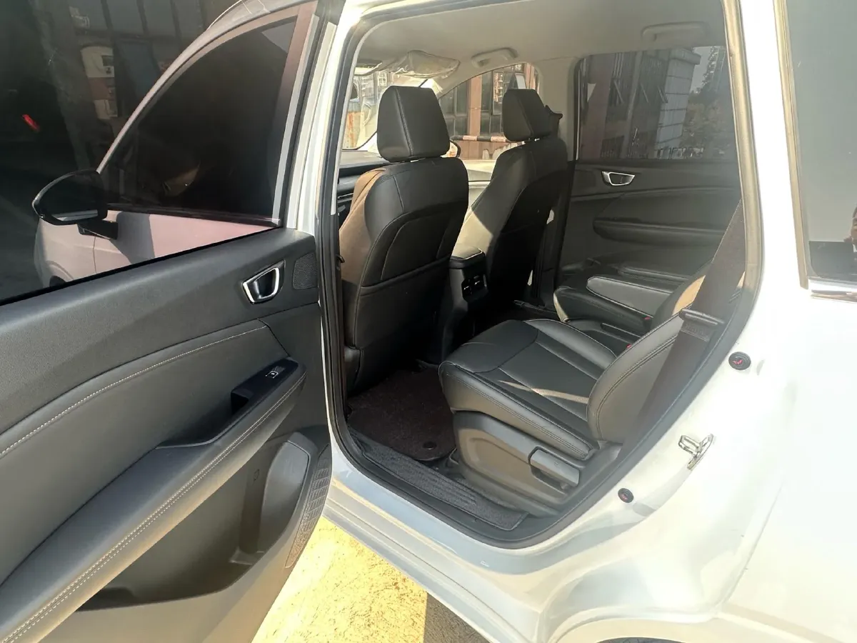 2022 WuLing JiaChen 1.5L 99HP L4 6MT,autocango,china used car exporter,china ev exporter,chinese used car exporter,chinese used ev exporter