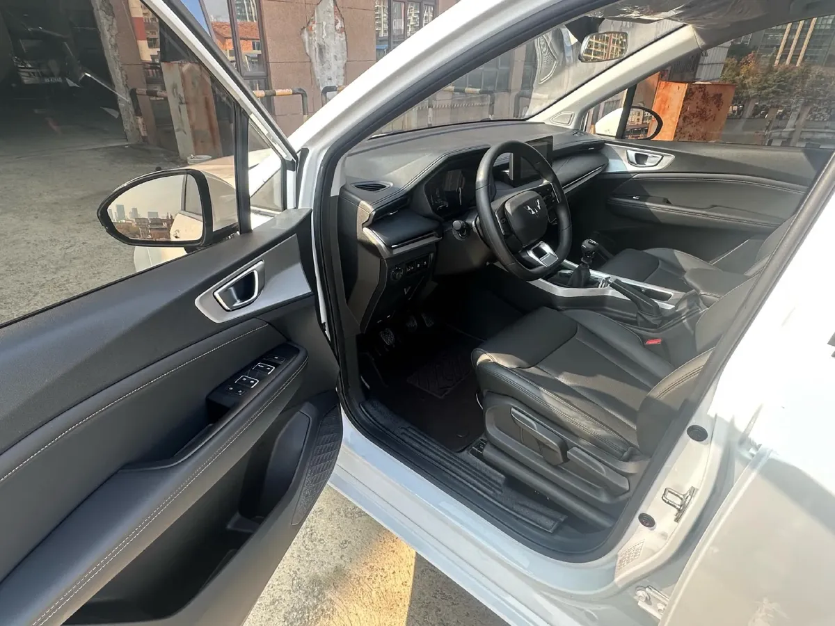 2022 WuLing JiaChen 1.5L 99HP L4 6MT,autocango,china used car exporter,china ev exporter,chinese used car exporter,chinese used ev exporter