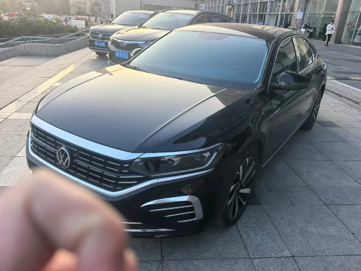 2023 Volkswagen Passat 2.0T 186HP L4 7DCT