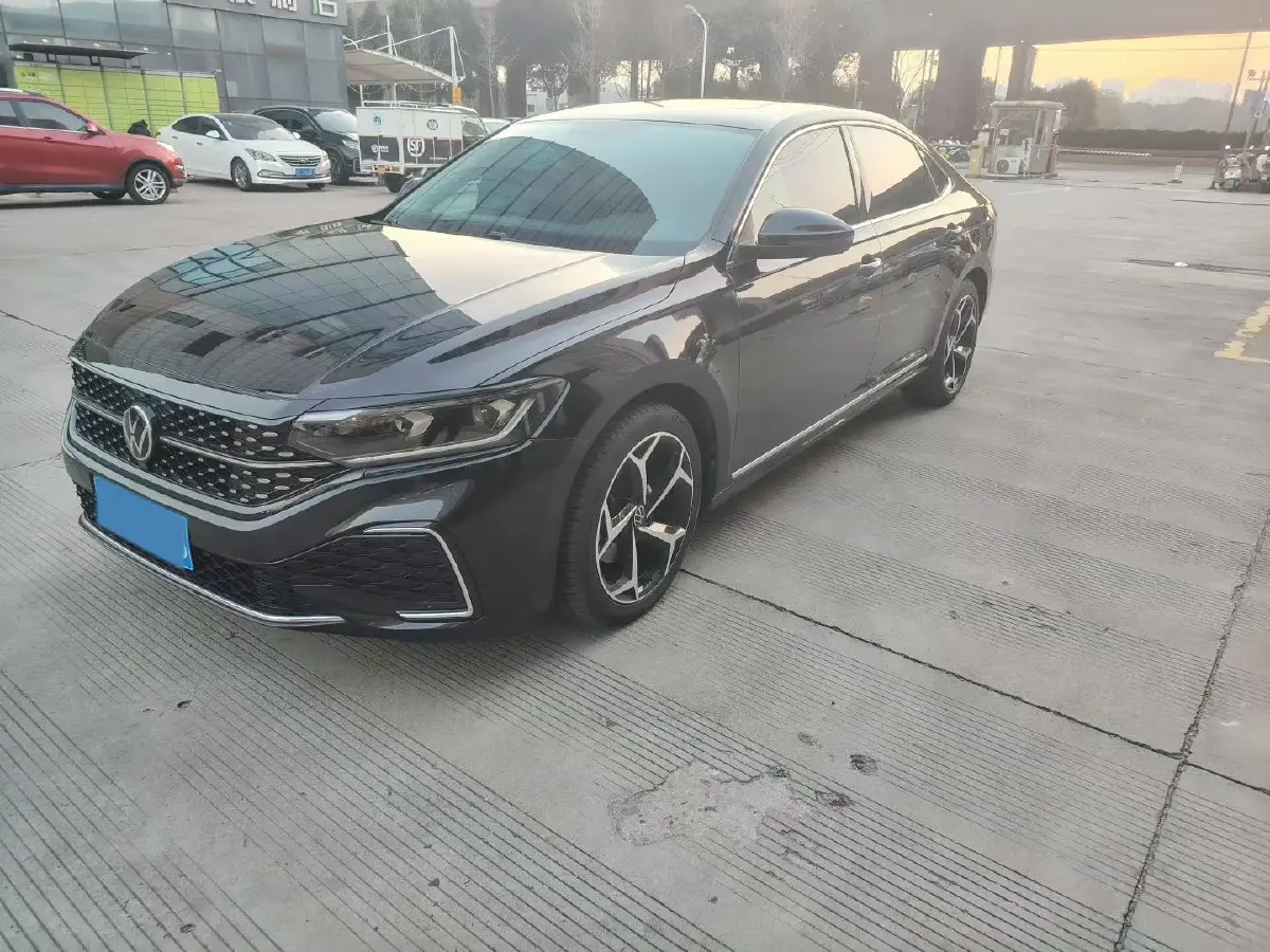 2023 Volkswagen Passat 2.0T 186HP L4 7DCT