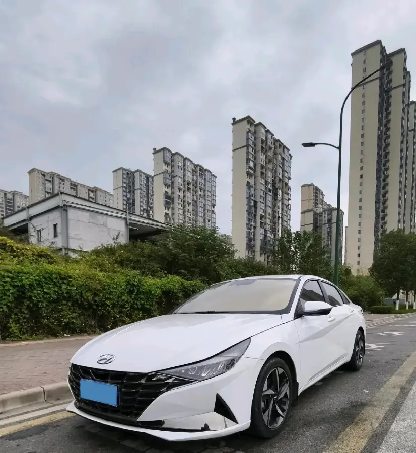 2022 Hyundai Elantra 1.5L 115HP L4 CVT