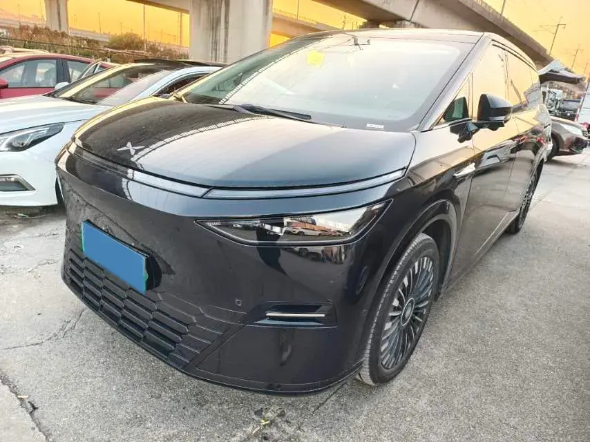 2025 Xpeng X9 BEV