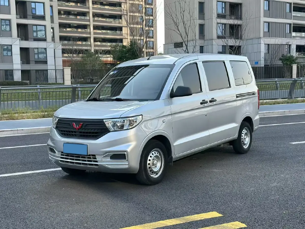 2021 WuLing HongGuang V 1.5L 99HP L4 6MT