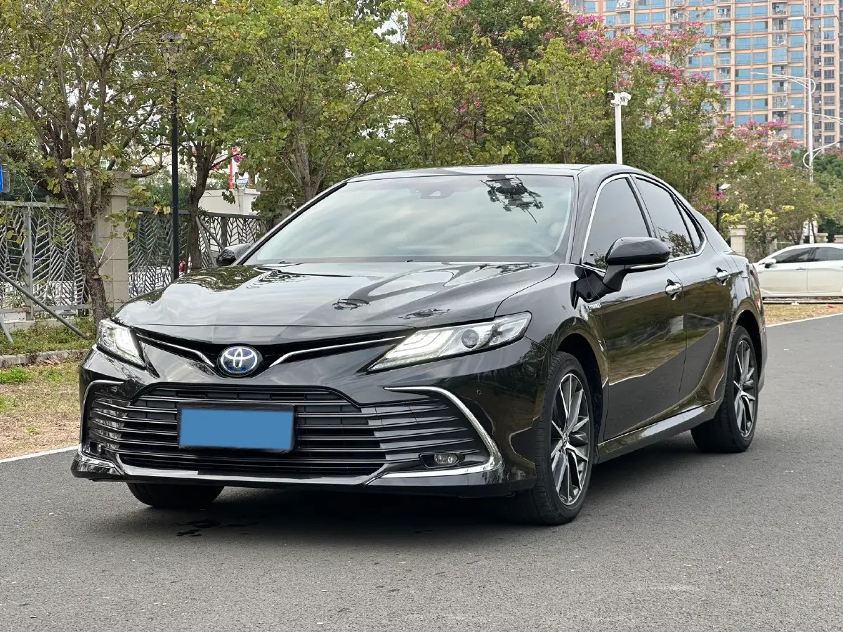 2023 Toyota Camry 2.5L 178HP L4 E-CVT Hybrid