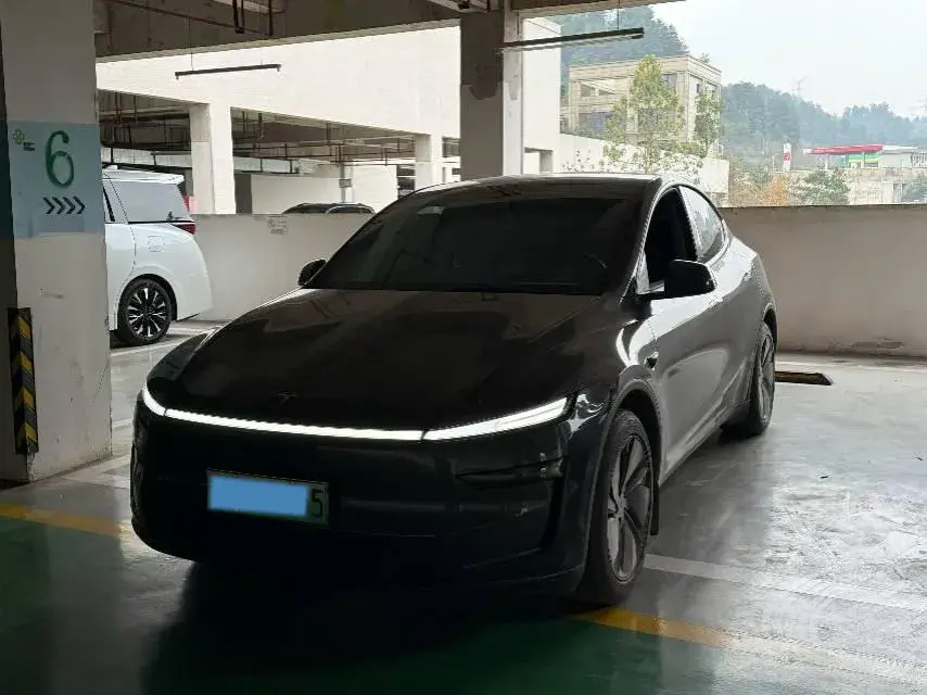 2025 Tesla Model Y BEV 62.5KWH