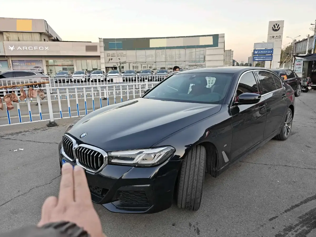 2023 BMW 5 Series 2.0T 245HP L4 8AT