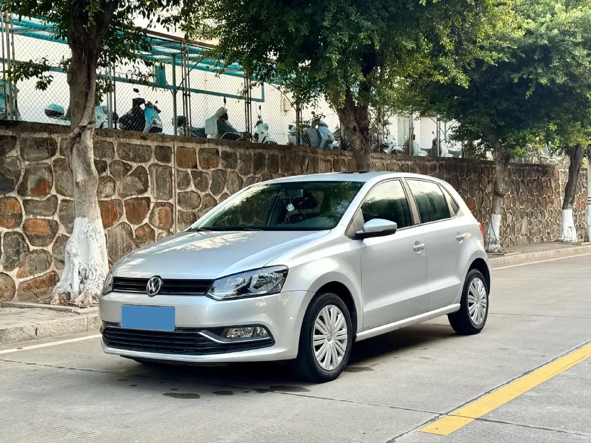 2016 Volkswagen Polo 1.6L 110HP L4 6AT