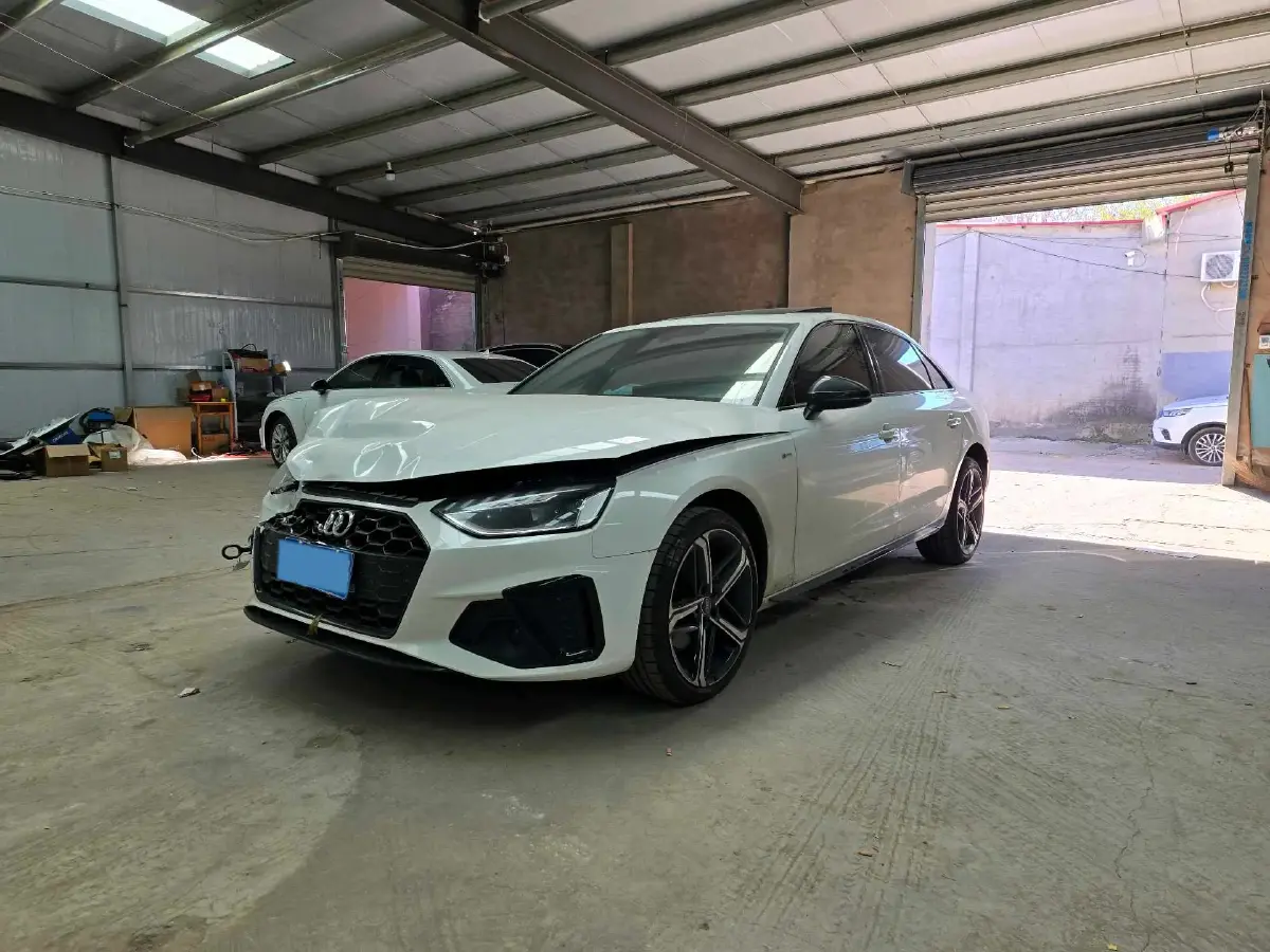 2025 Audi A4L 2.0T 190HP L4 7DCT