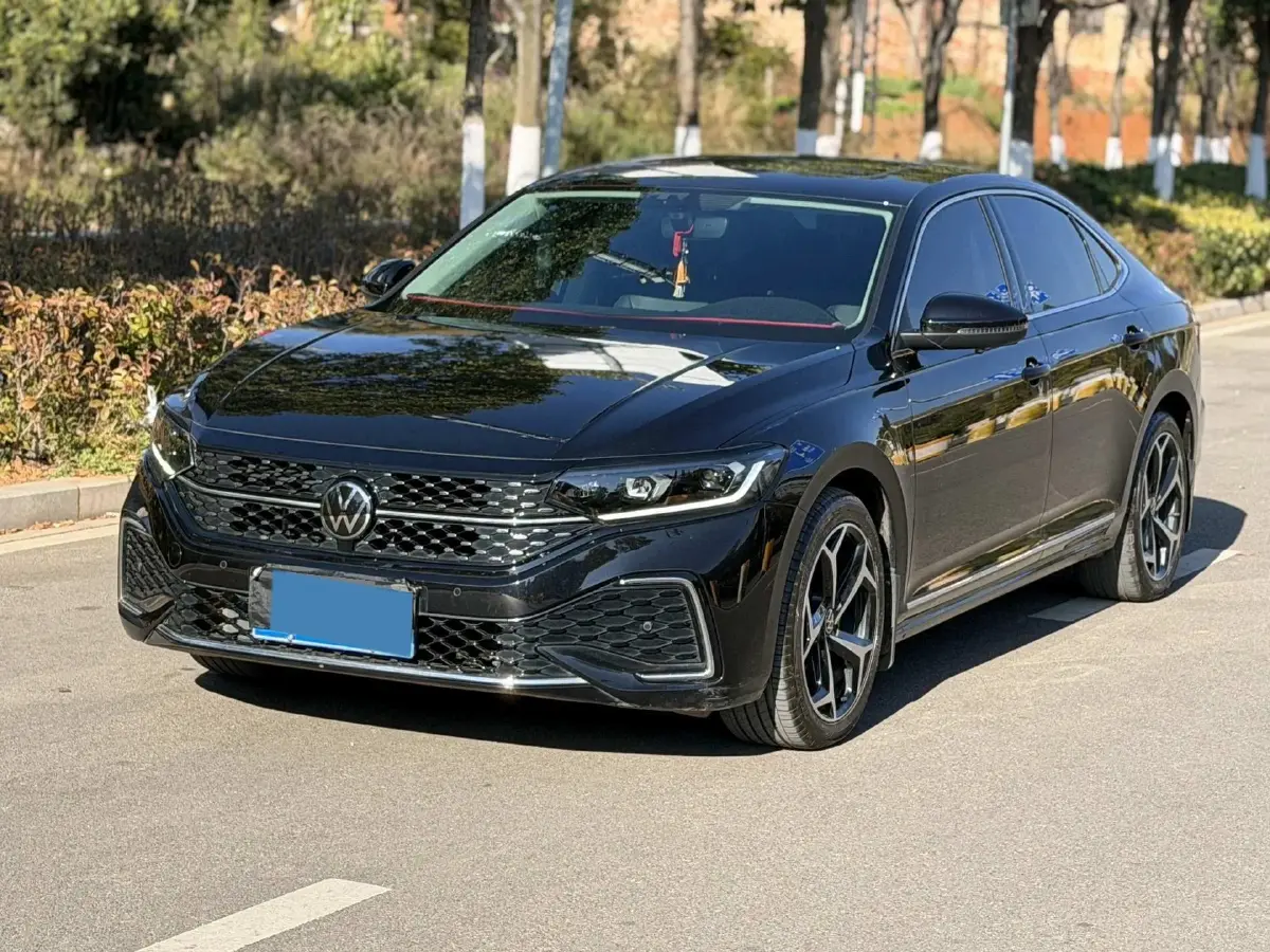 2023 Volkswagen Passat 2.0T 186HP L4 7DCT