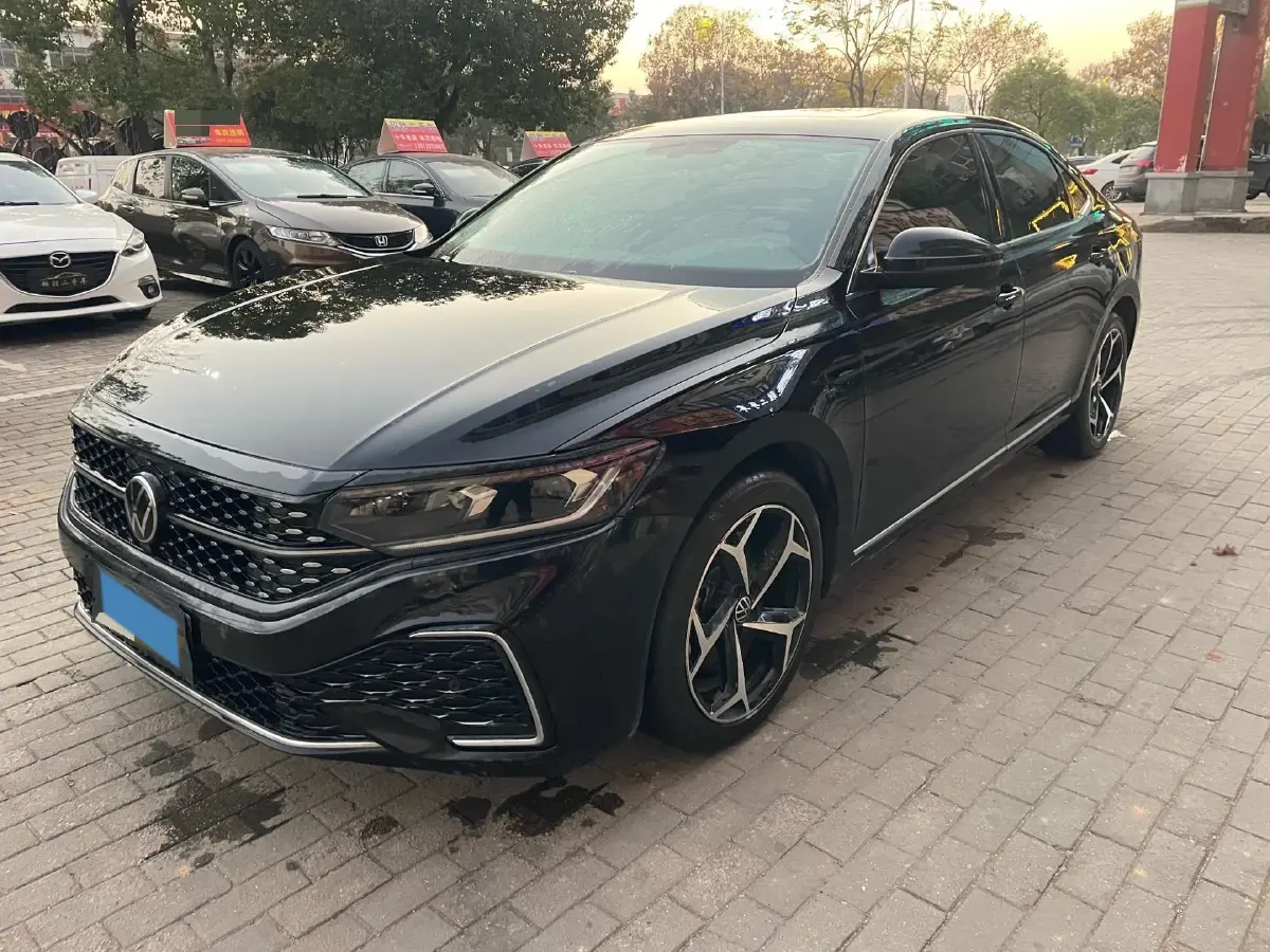 2023 Volkswagen Passat 2.0T 186HP L4 7DCT