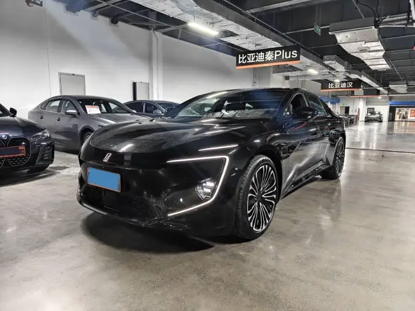 2025 Avatr 12 1.5T 156HP L4 REEV 39.05KWH