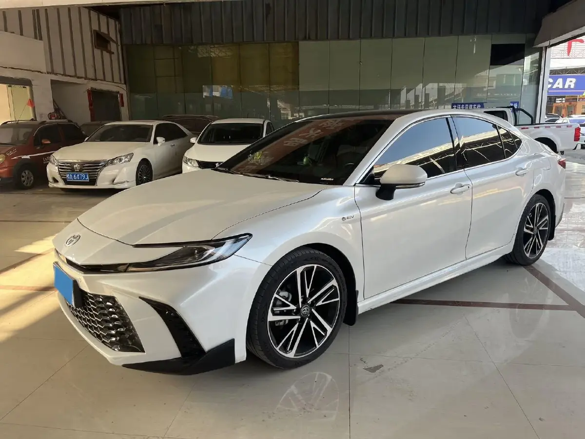 2024 Toyota Camry 2.0L 152HP L4 E-CVT Hybrid