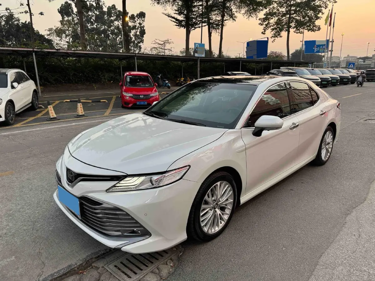 2018 Toyota Camry 2.5L 209HP L4 8AT