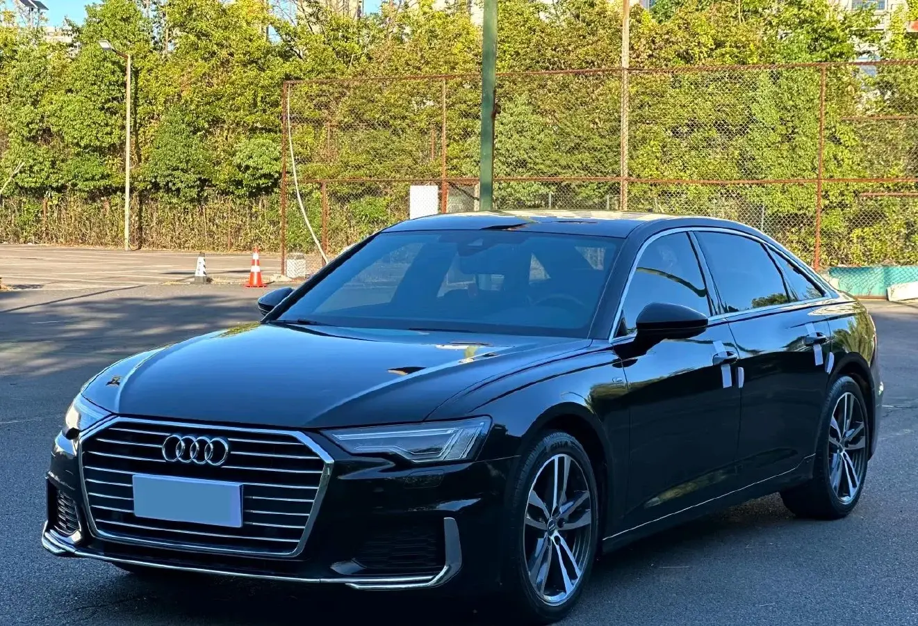 2022 Audi A6L 2.0T 190HP L4 7DCT