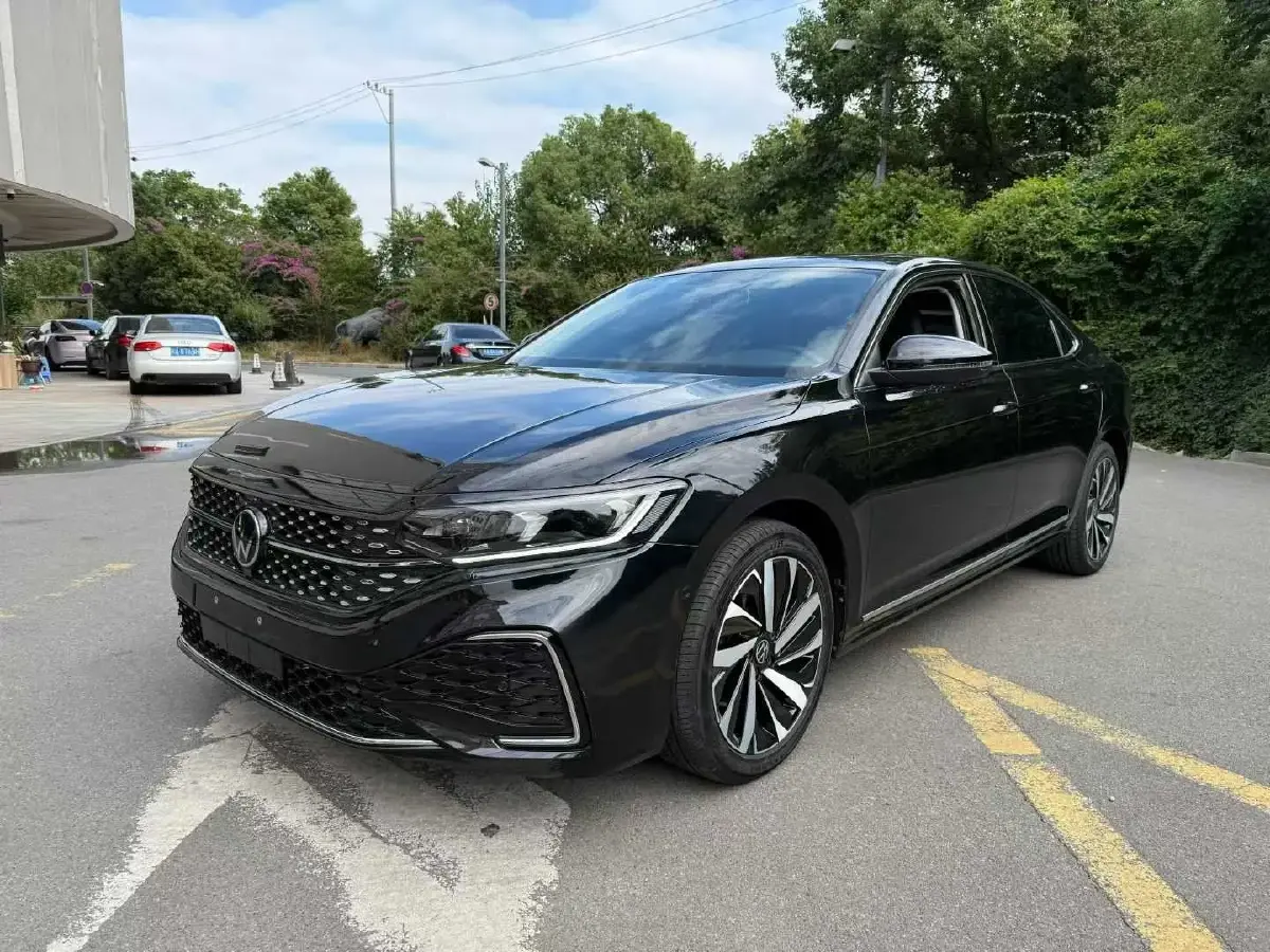 2023 Volkswagen Passat 2.0T 186HP L4 7DCT