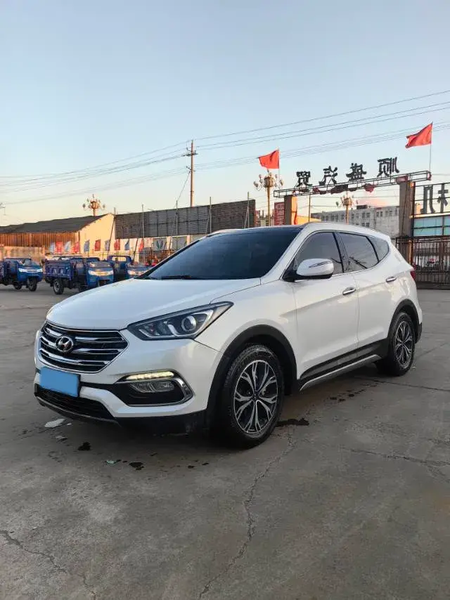 2017 Hyundai Santafe 2.0T 245HP L4 6AT