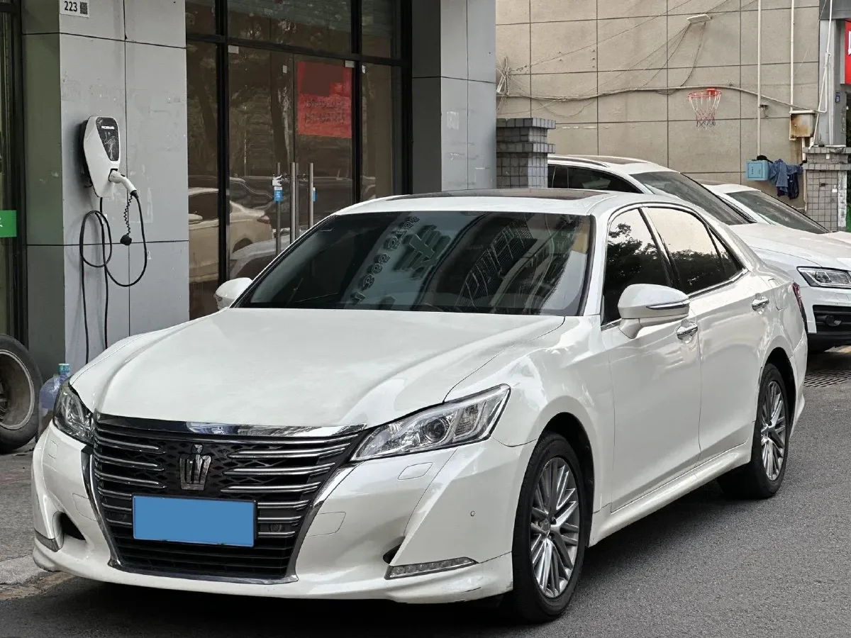 2017 Toyota Crown 2.0T 235HP L4 8AT,autocango,china used car exporter,china ev exporter,chinese used car exporter,chinese used ev exporter