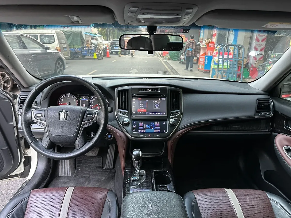 2017 Toyota Crown 2.0T 235HP L4 8AT,autocango,china used car exporter,china ev exporter,chinese used car exporter,chinese used ev exporter