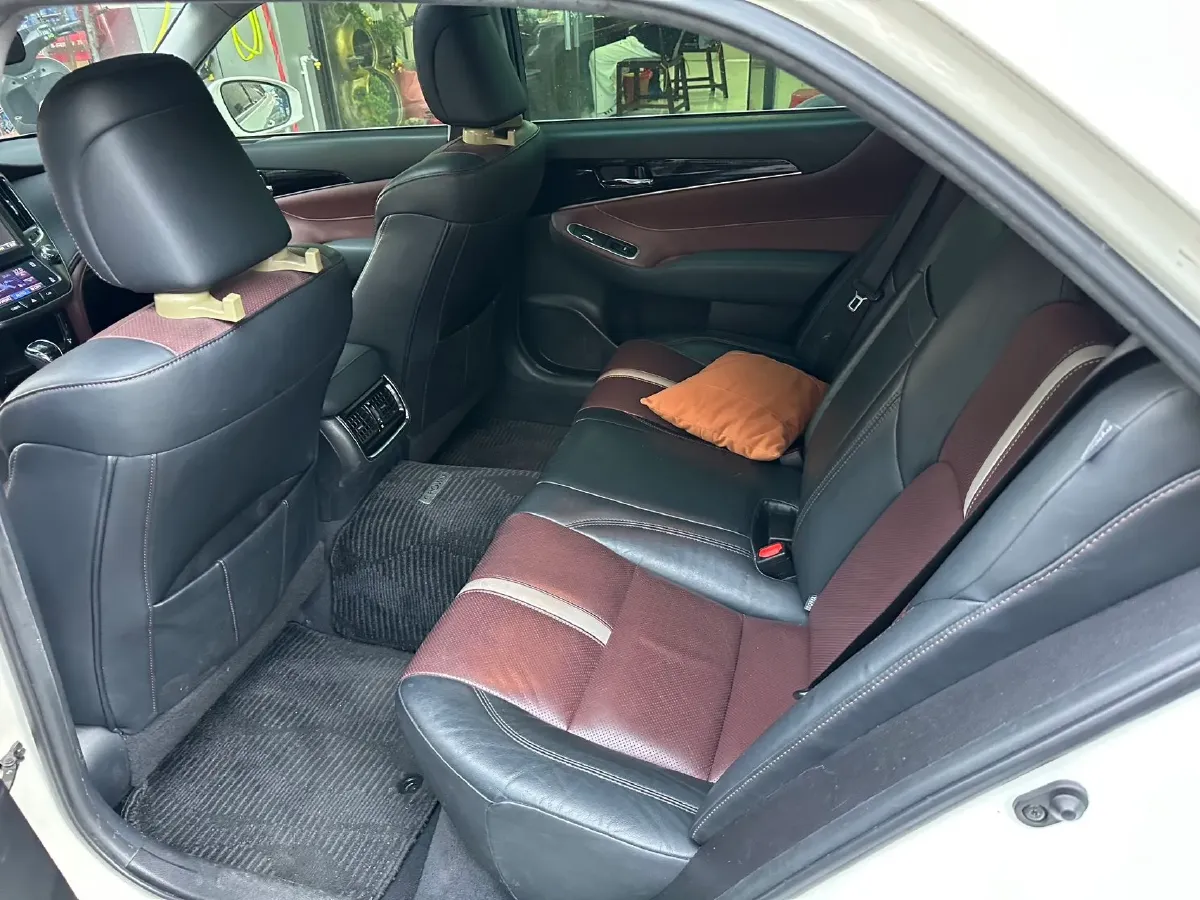 2017 Toyota Crown 2.0T 235HP L4 8AT,autocango,china used car exporter,china ev exporter,chinese used car exporter,chinese used ev exporter