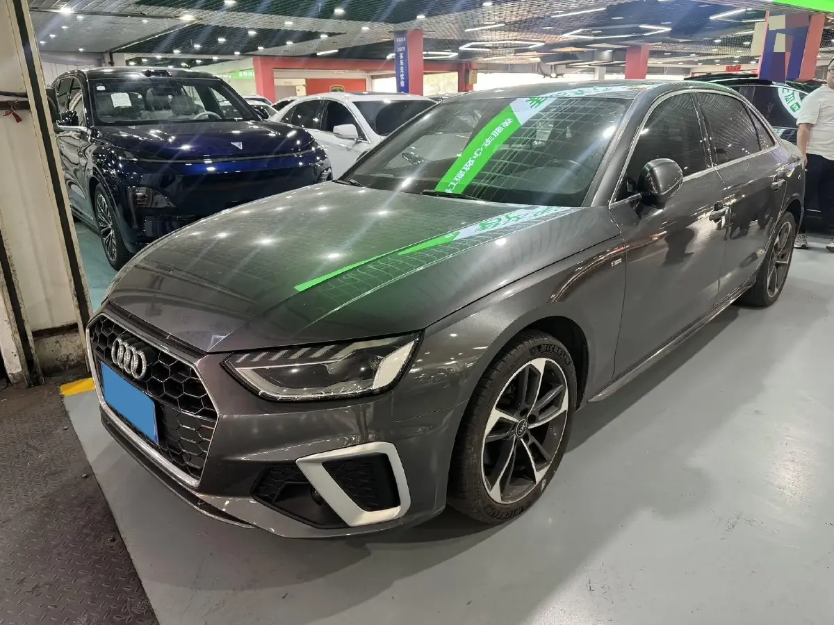 2022 Audi A4L 2.0T 190HP L4 7DCT