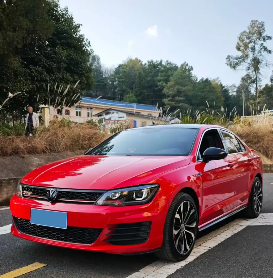 2017 Volkswagen Lamando 2.0T 220HP L4 7DCT