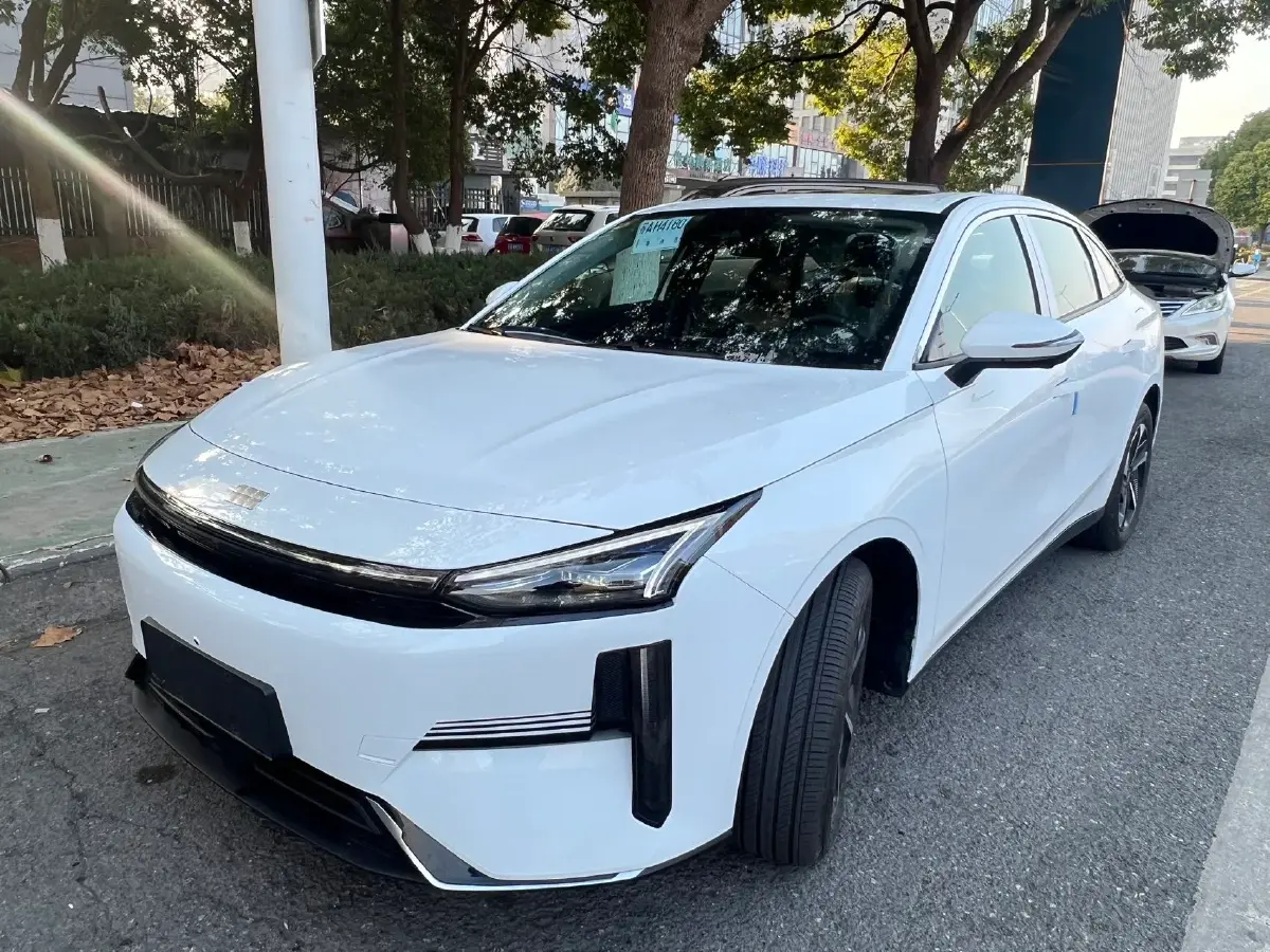 2024 Geely Galaxy L6 1.5T 163HP L4 3DHT PHEV