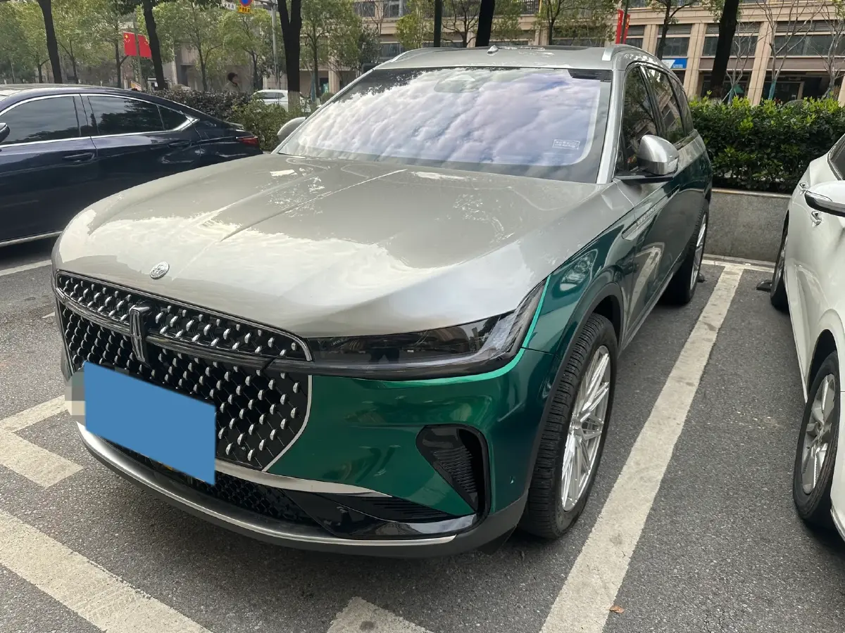 2023 Lincoln Nautilus 2.0T 261HP L4 8AT